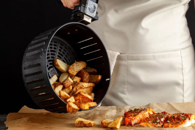 Air fryer deixa tudo seco? Só se você não souber esses truques