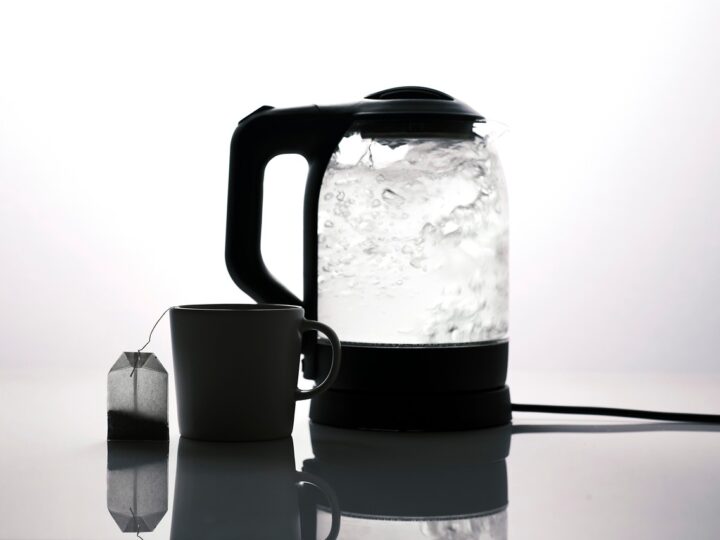 Como uma simples chaleira elétrica está tornando o café da manhã mais rápido