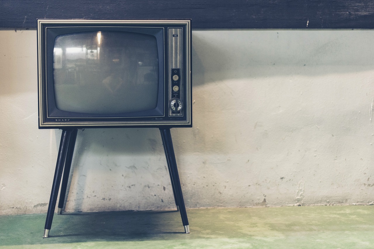 Esses aparelhos transformam qualquer TV antiga em uma smart poderosa