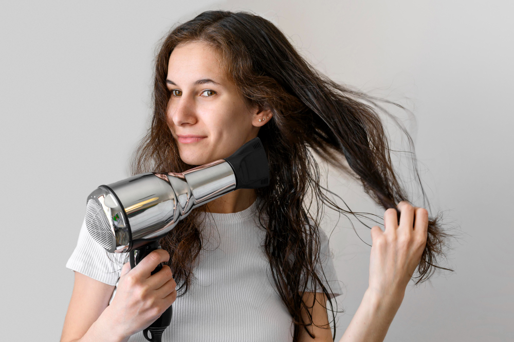 Os cuidados necessários para evitar danos ao cabelo ao usar fontes de calor