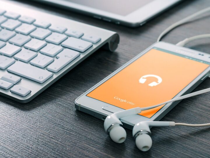 Por que os celulares baratos da Samsung estão superando os intermediários?