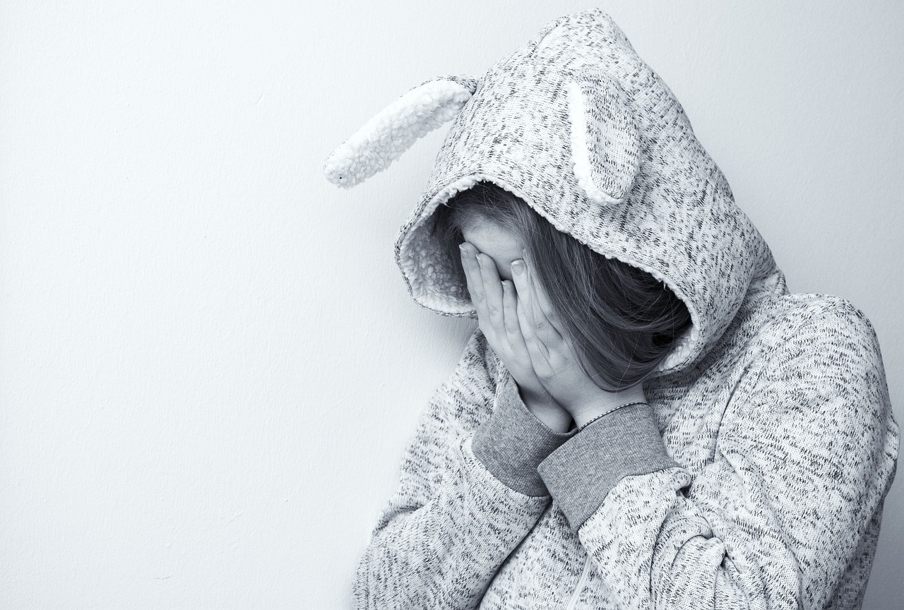 Sonhar chorando muito: 5 significados profundos que você precisa entender