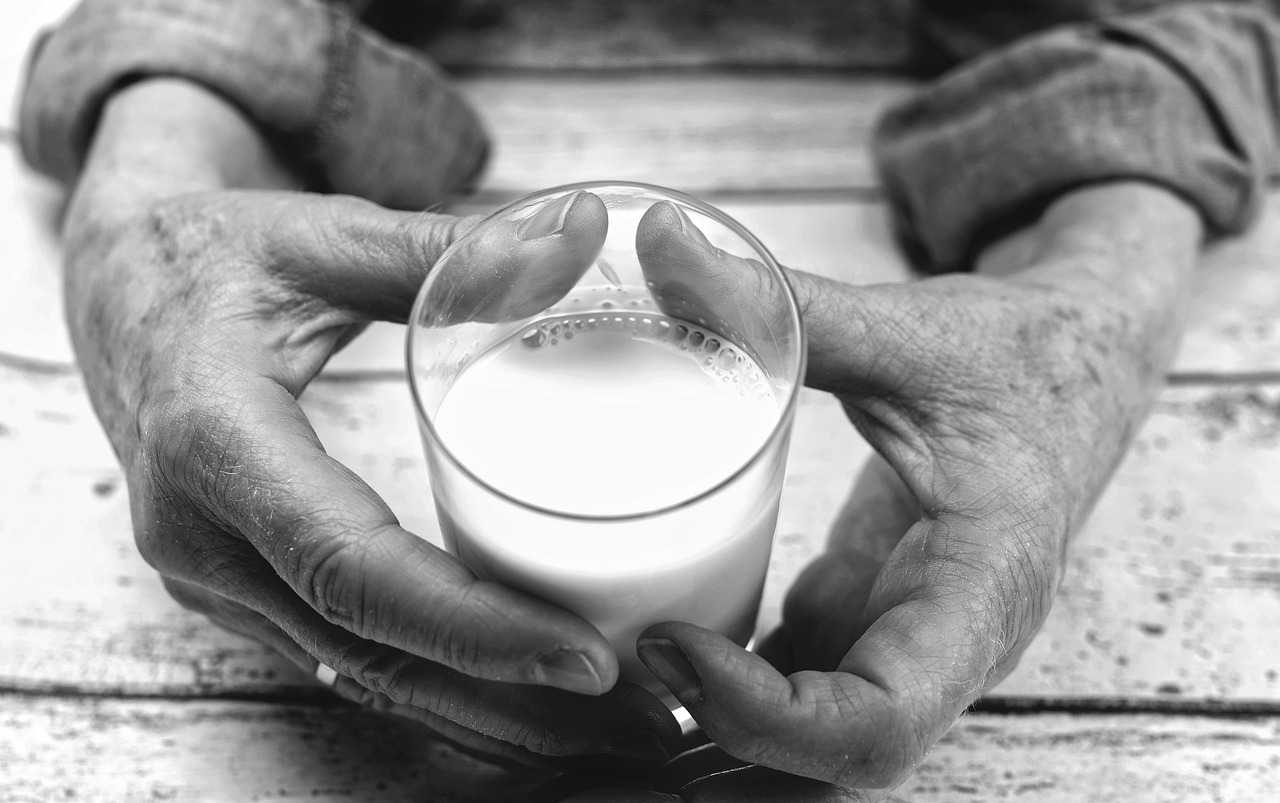 Sonhar com leite saindo da mama: 5 interpretações espirituais profundas