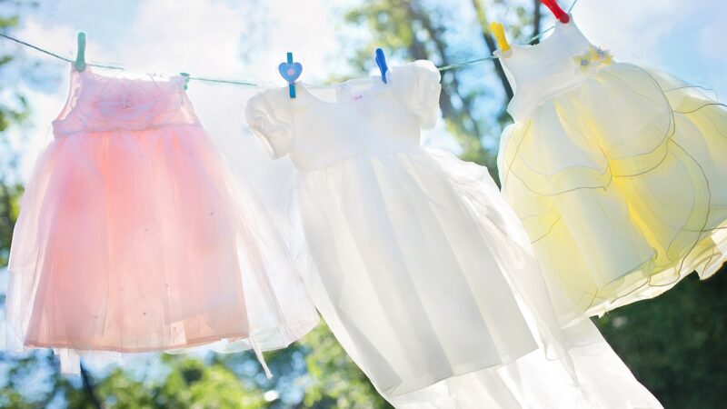 Sonhar com roupa nova: 5 significados sobre renovação que vão te inspirar