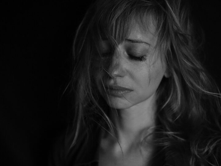 Sonhar que está chorando: 5 significados emocionantes que revelam muito