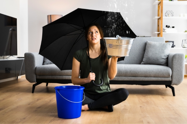Sonhar com goteira: 5 interpretações que revelam problemas e soluções