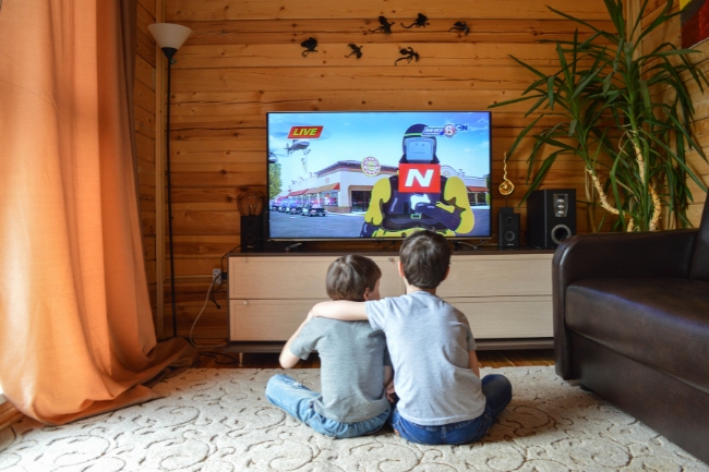 O que acontece quando você troca sua TV convencional por uma smart TV de 32 polegadas