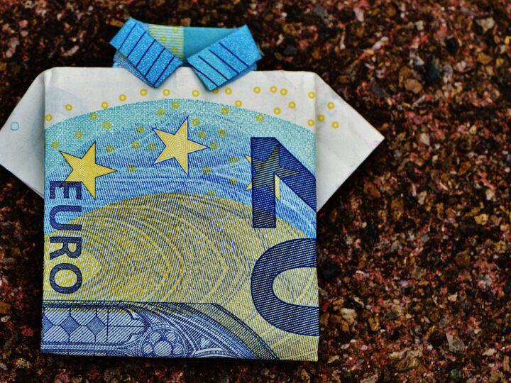 Sonhar achando dinheiro: 5 significados que trazem prosperidade agora