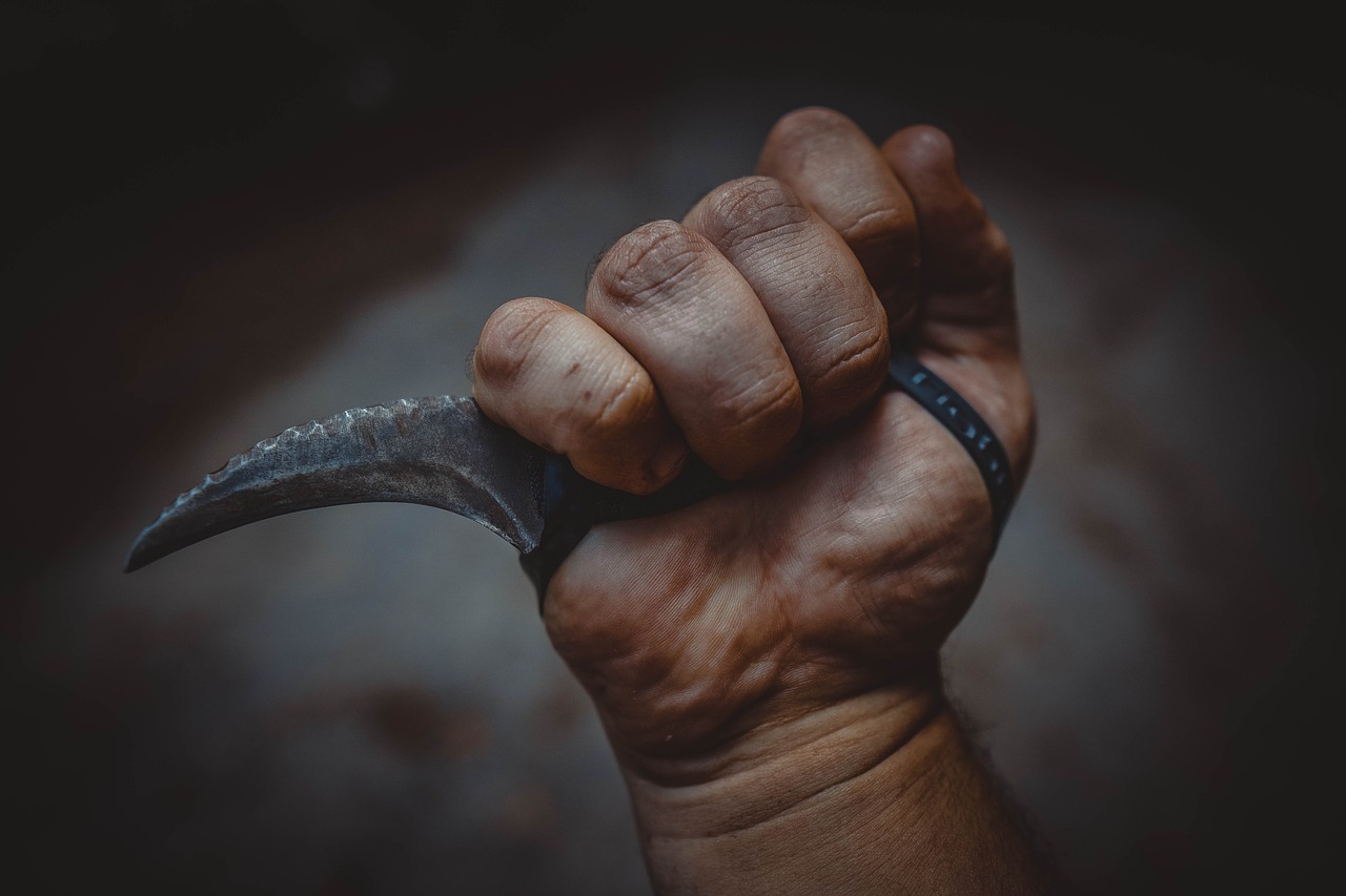 Sonhar com assassinato: 5 significados chocantes que você precisa saber