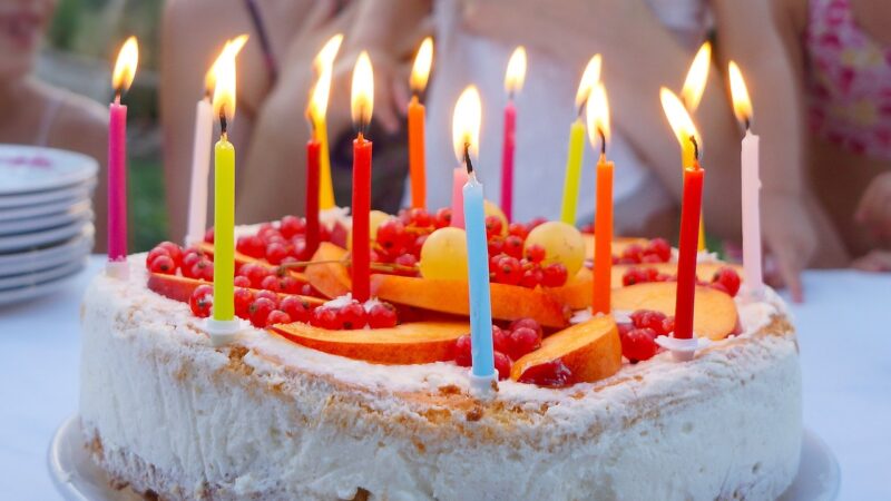 Sonhar com bolo de aniversário: 5 significados que celebram sua vida