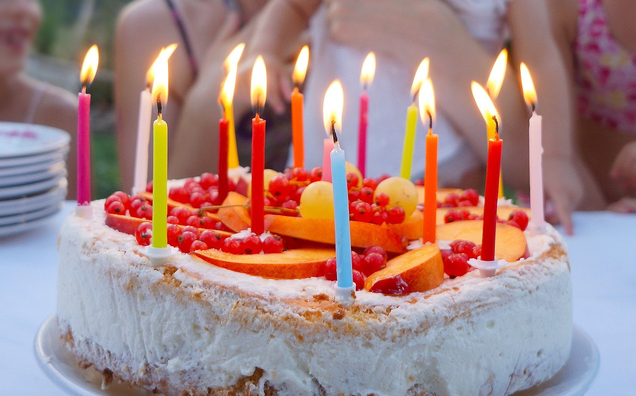Sonhar com bolo de aniversário: 5 significados que celebram sua vida