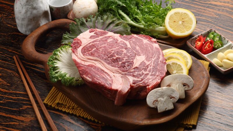 Sonhar com carne de boi: 5 interpretações que vão te deixar curioso