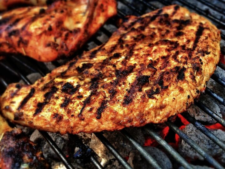Sonhar com churrasco: 5 sinais de abundância que vão te deixar animado