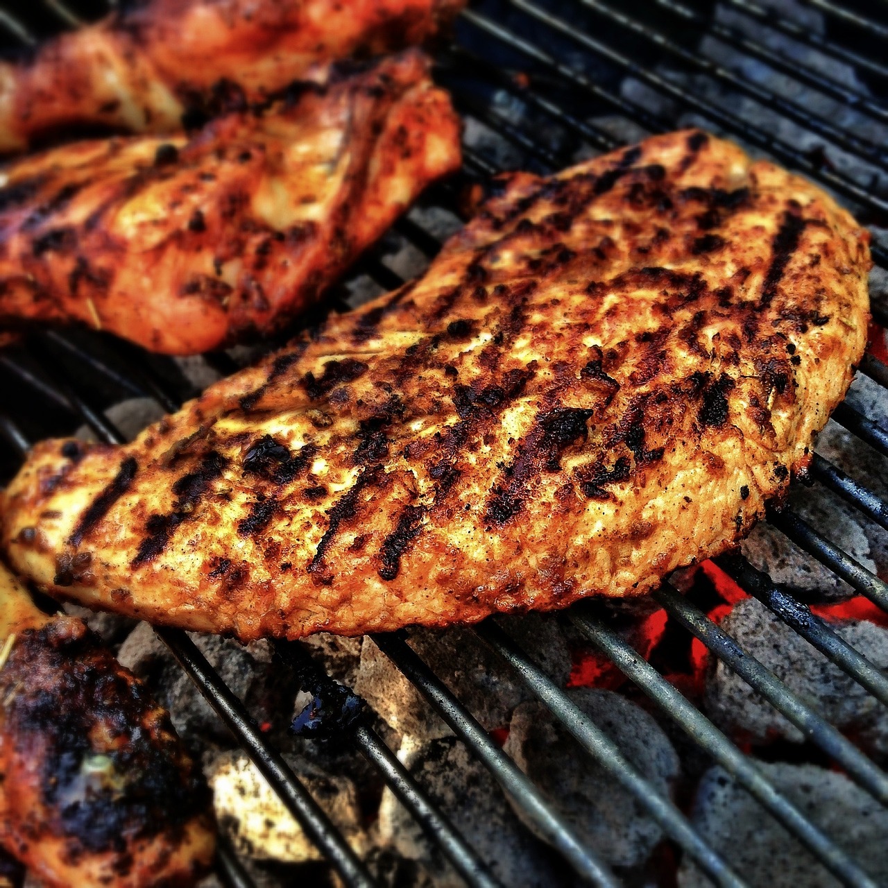 Sonhar com churrasco: 5 sinais de abundância que vão te deixar animado