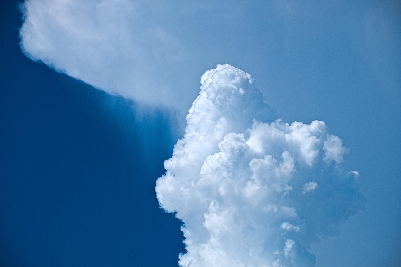 Sonhar com chuva forte: 5 significados que revelam emoções intensas