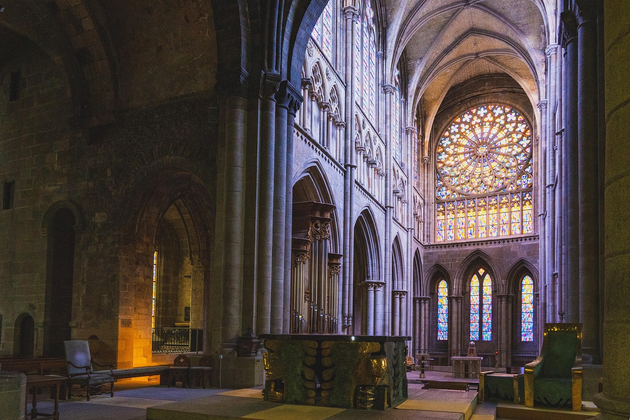 Sonhar com igreja católica: 5 mensagens espirituais que você precisa entender