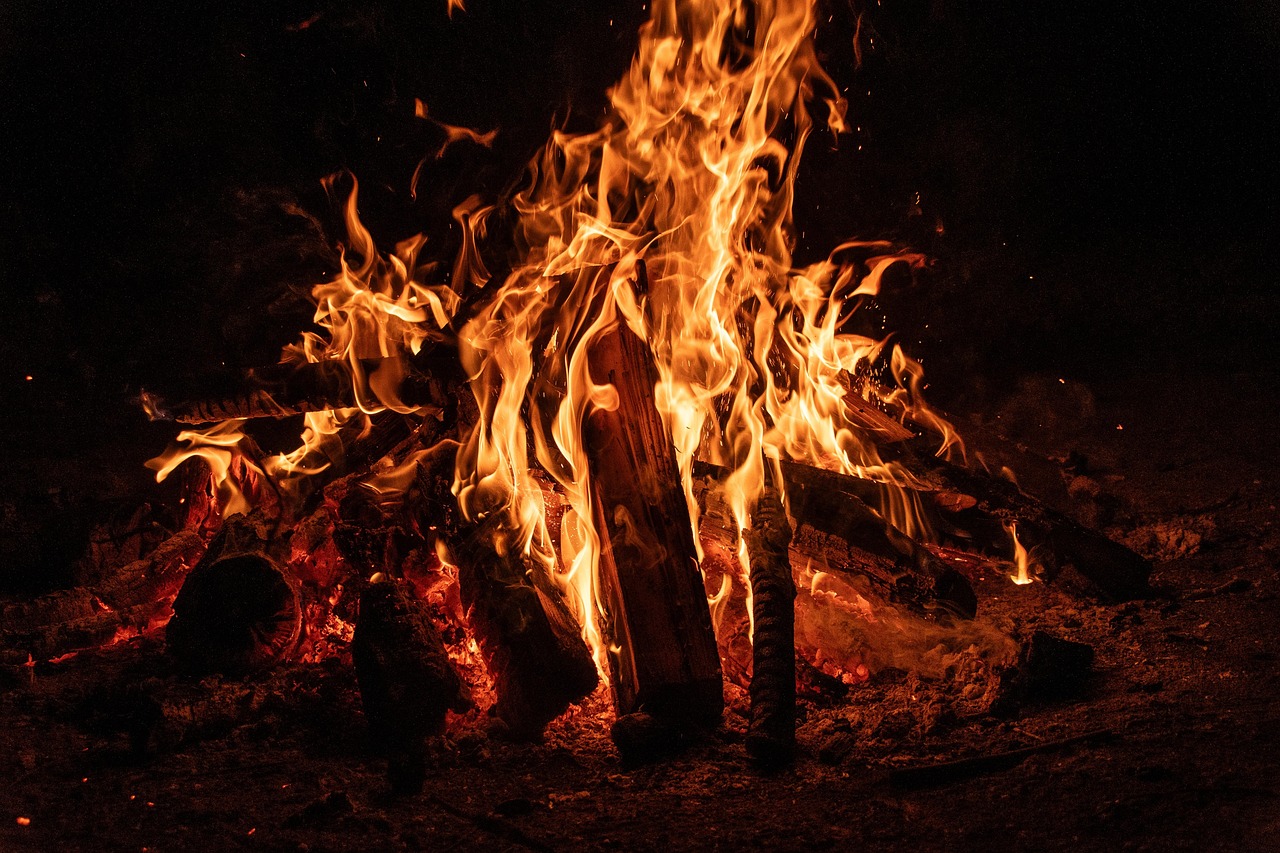Sonhar com incêndio: 5 interpretações intensas que acendem sua atenção