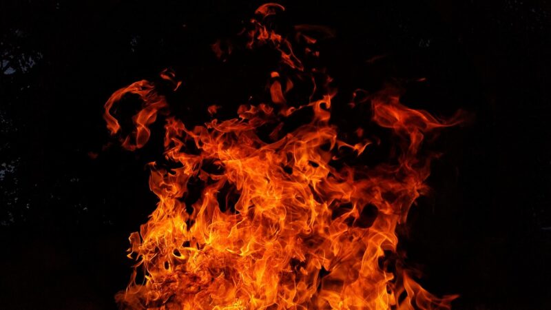 Sonhar com incêndio: 5 interpretações intensas que acendem sua atenção