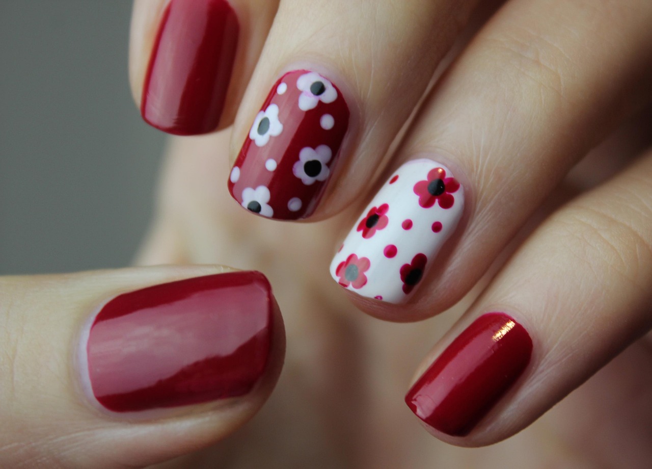 Sonhar com unhas: 5 interpretações que revelam sua força e cuidado