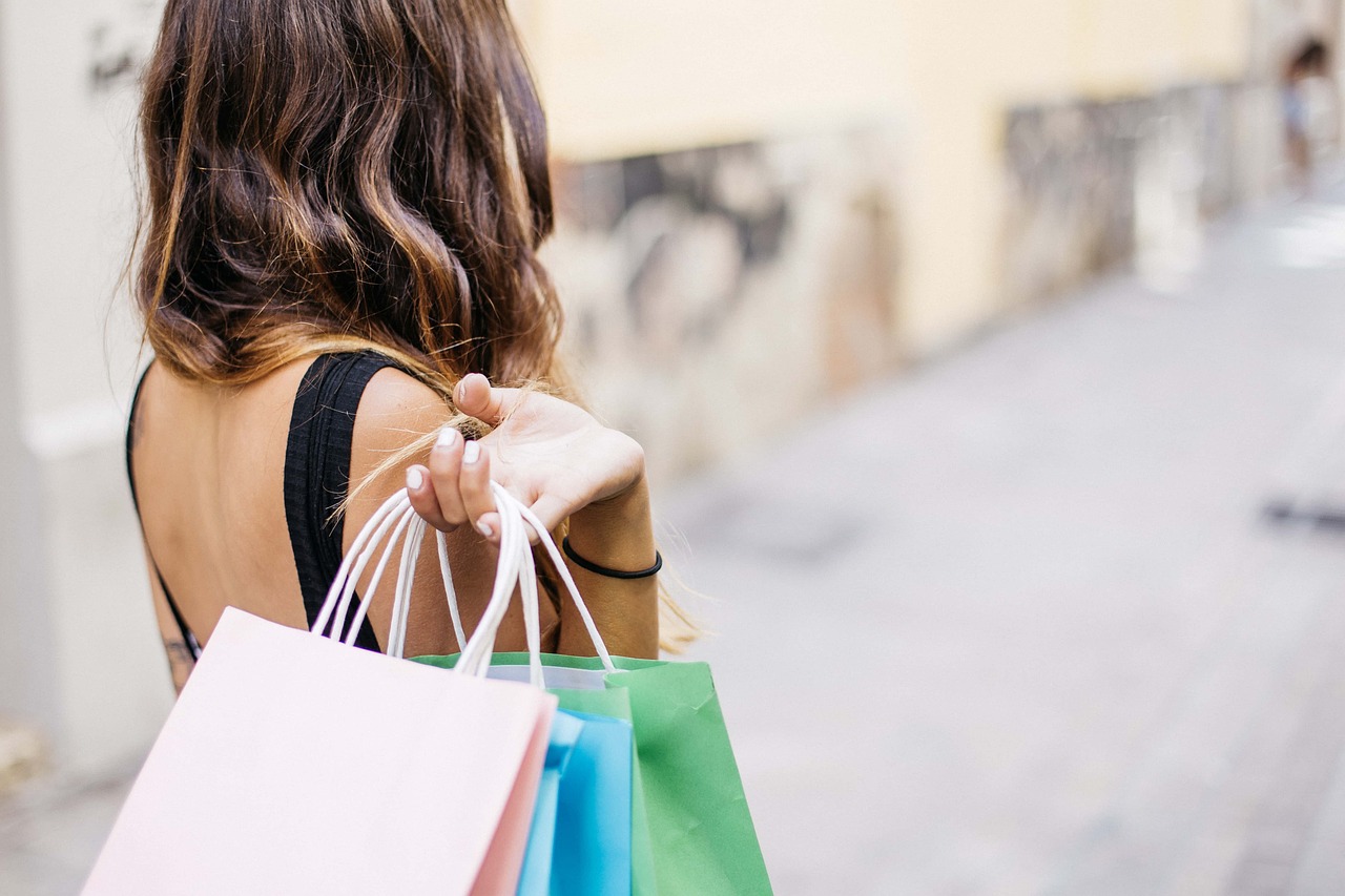 Sonhar comprando roupa nova: 5 sinais de mudanças que estão a caminho