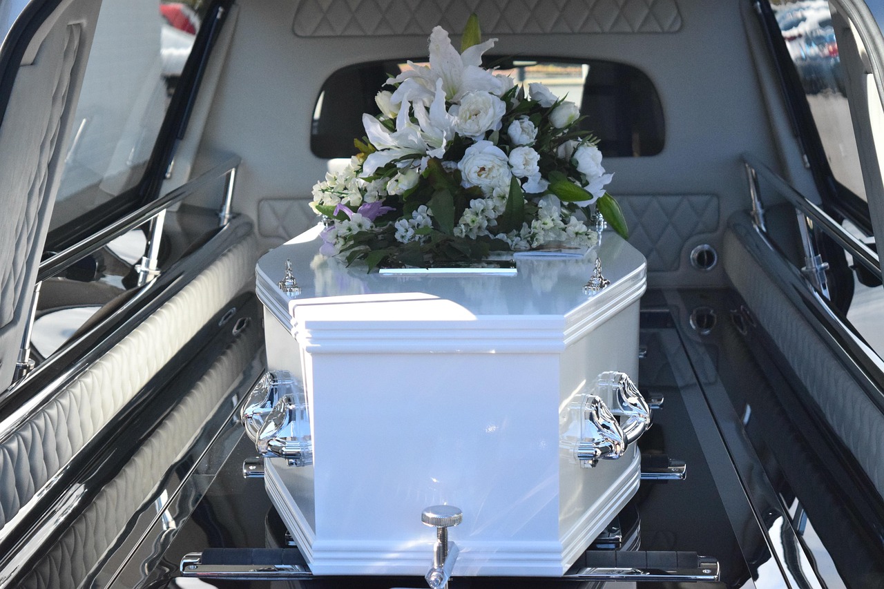 Sonhar que morreu: 5 revelações profundas sobre transformação e fim