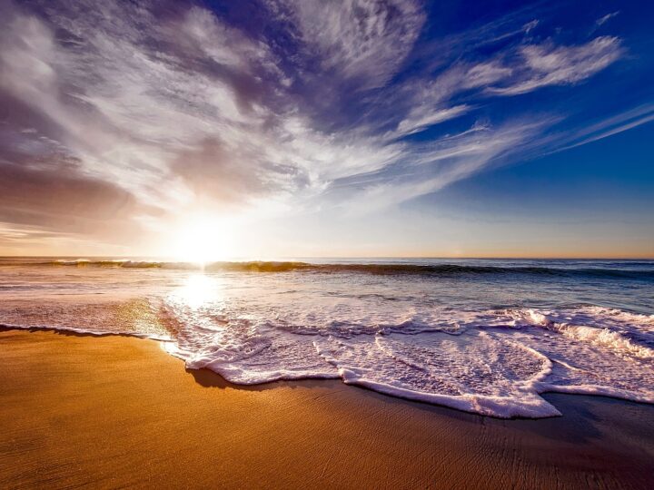 Sonhar se afogando na praia: 5 mensagens urgentes que vão te surpreender