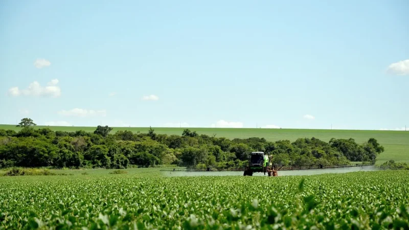 Setor do agro alerta para risco nas colheitas e incentiva diálogo do governo com os EUA