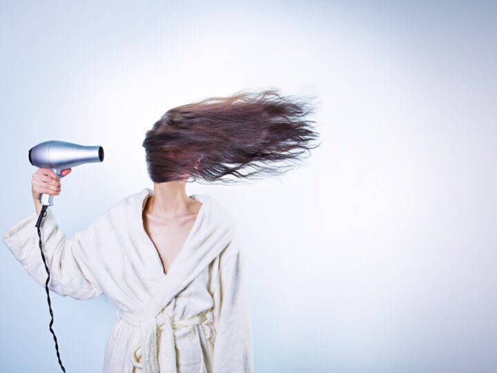 Sonhar com cabelo caindo: 5 significados que alertam para inseguranças