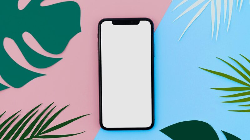 Sonhar com celular novo: 5 significados sobre conexão e inovação
