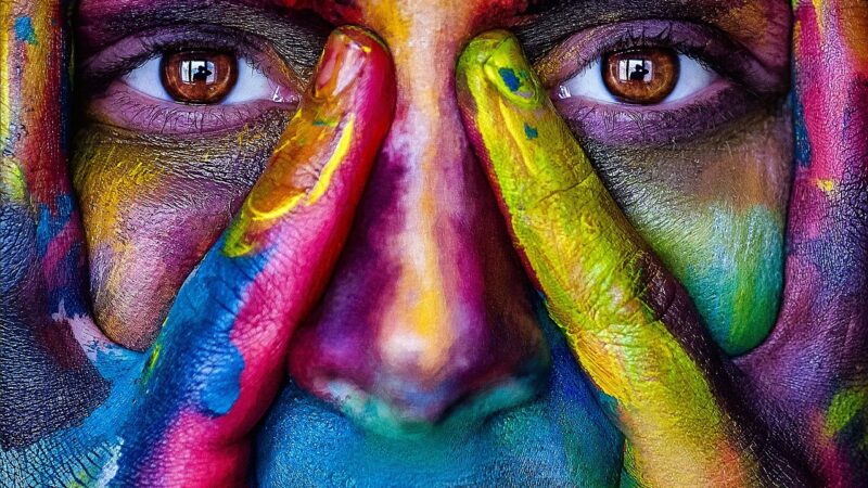 Sonhar com cores: 5 significados de mudanças que estão a caminho