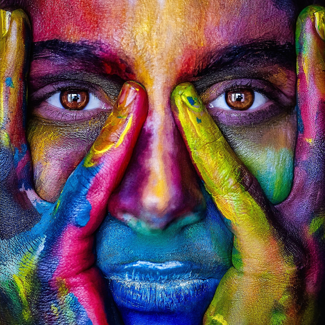 Sonhar com cores: 5 significados de mudanças que estão a caminho