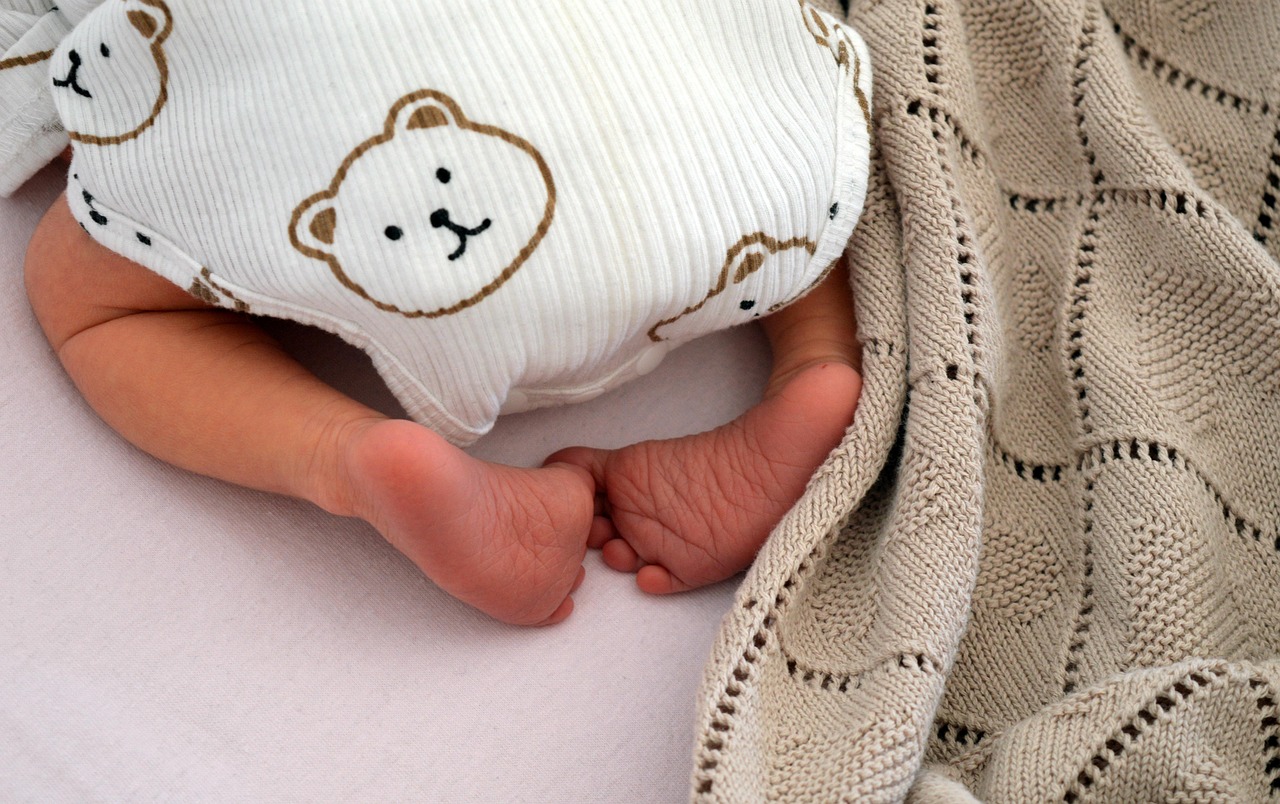 Sonhar com criança cagada: 5 interpretações surpreendentes desse sonho