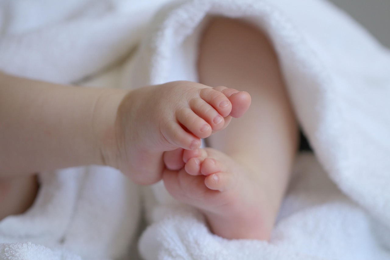 Sonhar com criança cagada: 5 interpretações surpreendentes desse sonho
