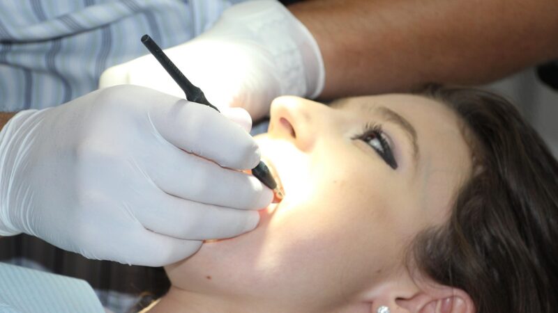 Sonhar com dor de dente: 5 significados que alertam para problemas urgentes