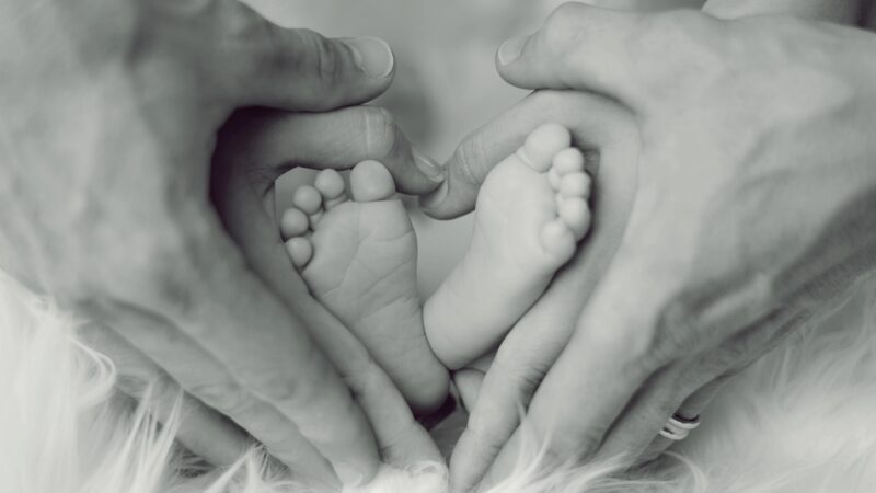 Sonhar com filho se afogando: 5 significados intensos que exigem atenção