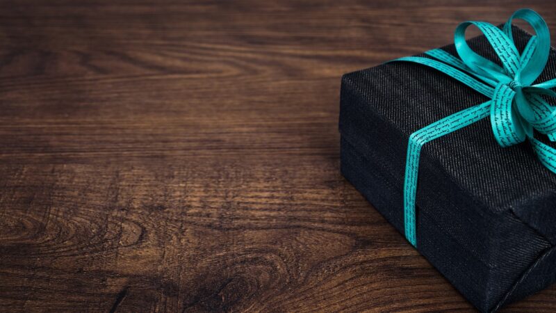 Sonhar com presente: 5 significados surpreendentes que vão te encantar