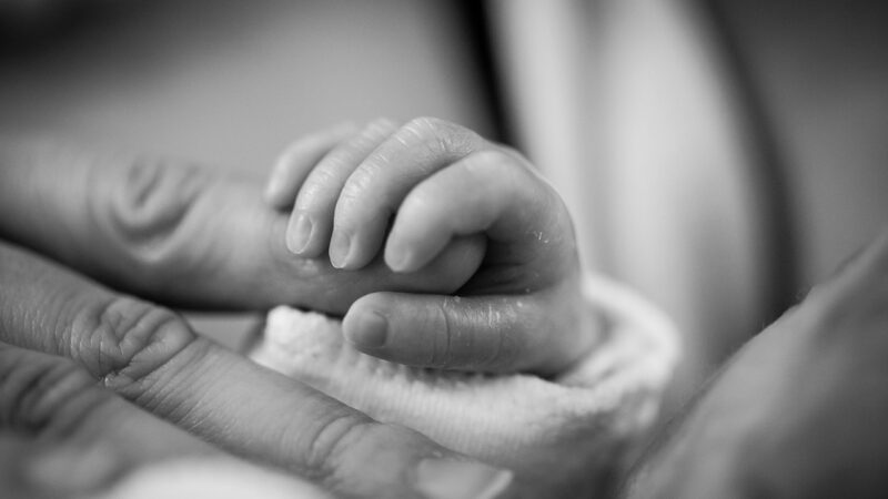 Sonhar que o filho está morrendo: 5 alertas urgentes que seu sonho envia