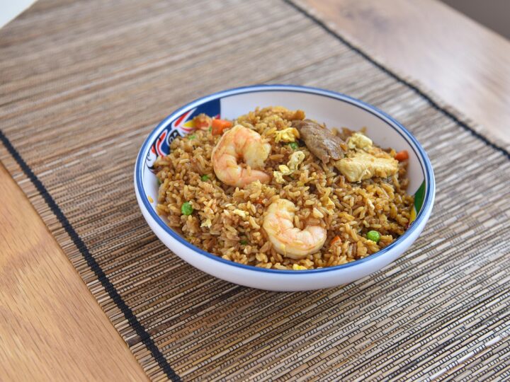 O que é yakimeshi e por que esse prato japonês virou queridinho