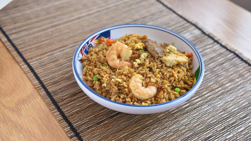 O que é yakimeshi e por que esse prato japonês virou queridinho