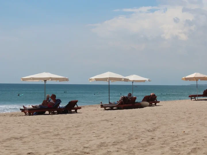 As cores vibrantes que dominarão as praias nesta temporada