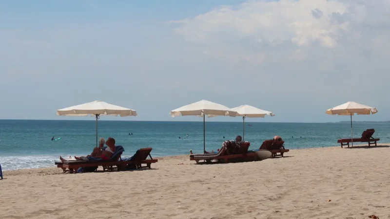 As cores vibrantes que dominarão as praias nesta temporada