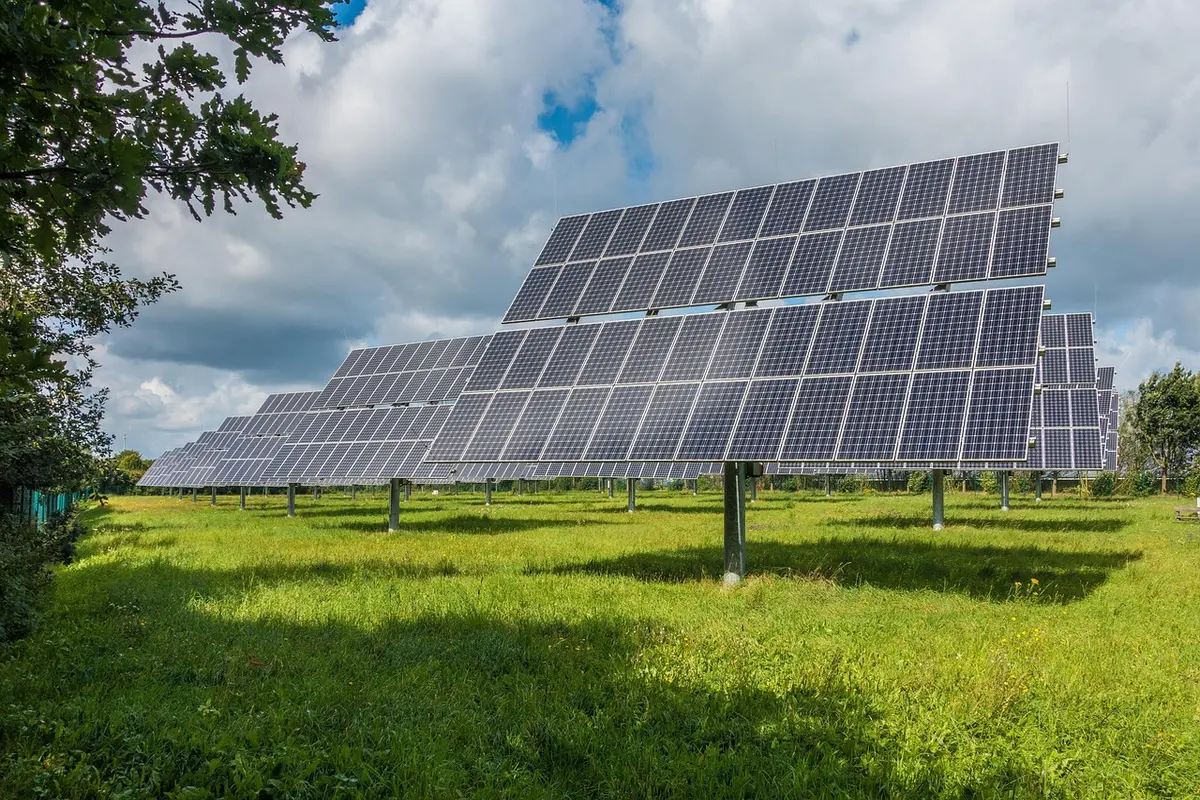 Como funciona uma Fazenda de Energia Solar