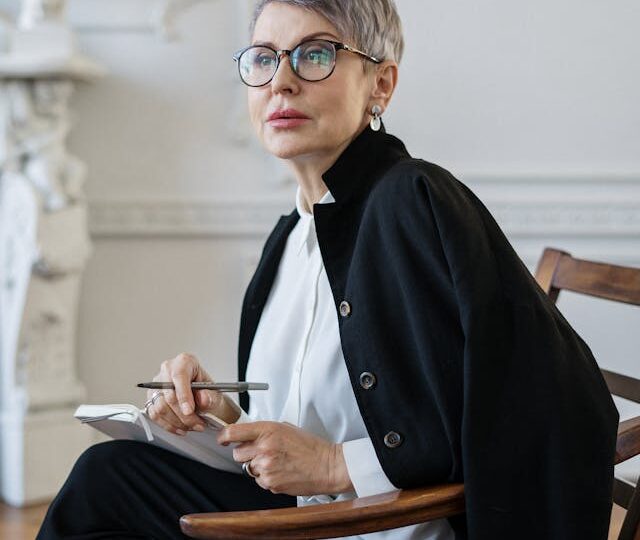 Grisalho é o Novo Glamour: Como Uma Geração Inteira Está Redefinindo Beleza