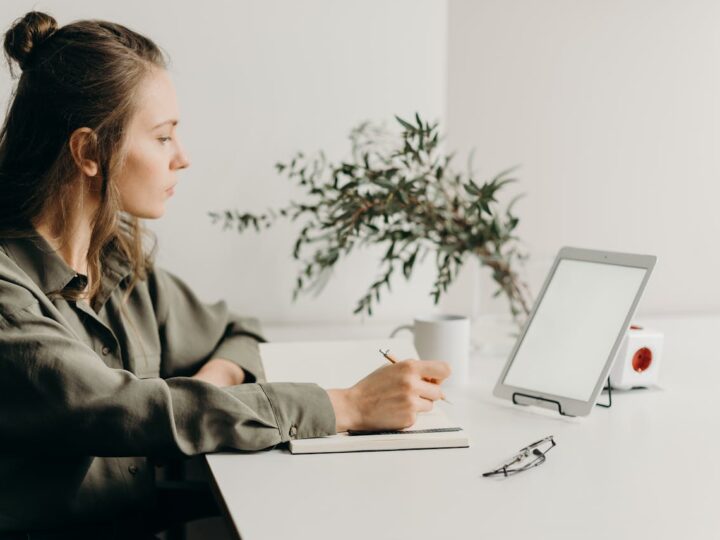 Carreira, tecnologia e escolhas inteligentes: como unir trabalho, consumo e decisões práticas no dia a dia