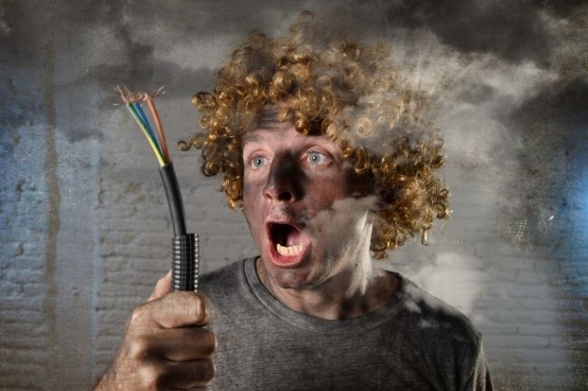 Como evitar choque elétrico: segurança para casa e trabalho