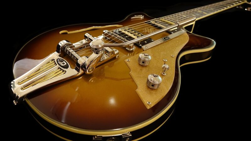 Quem inventou a guitarra elétrica