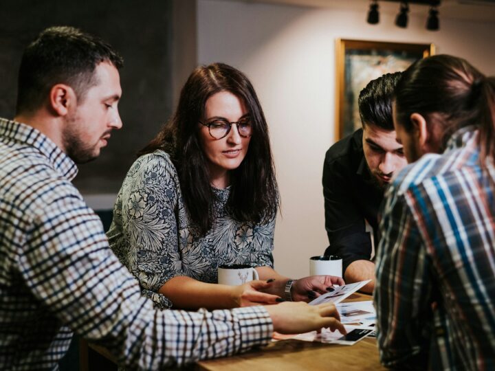 Estratégias para engajar equipes e reter talentos em PMEs