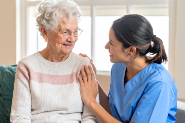 Casas de repouso para idosos: vantagens, desvantagens e quando considerar