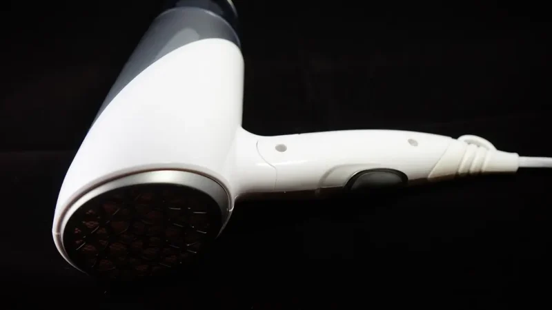 Como escolher o secador ideal para o seu tipo de cabelo sem errar na compra