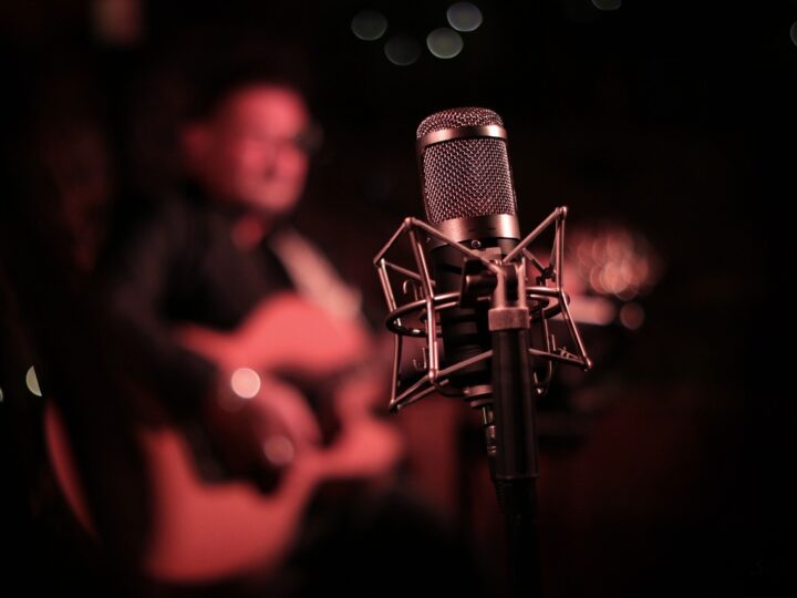 Quem é mais rico: Gusttavo Lima ou Amado Batista?